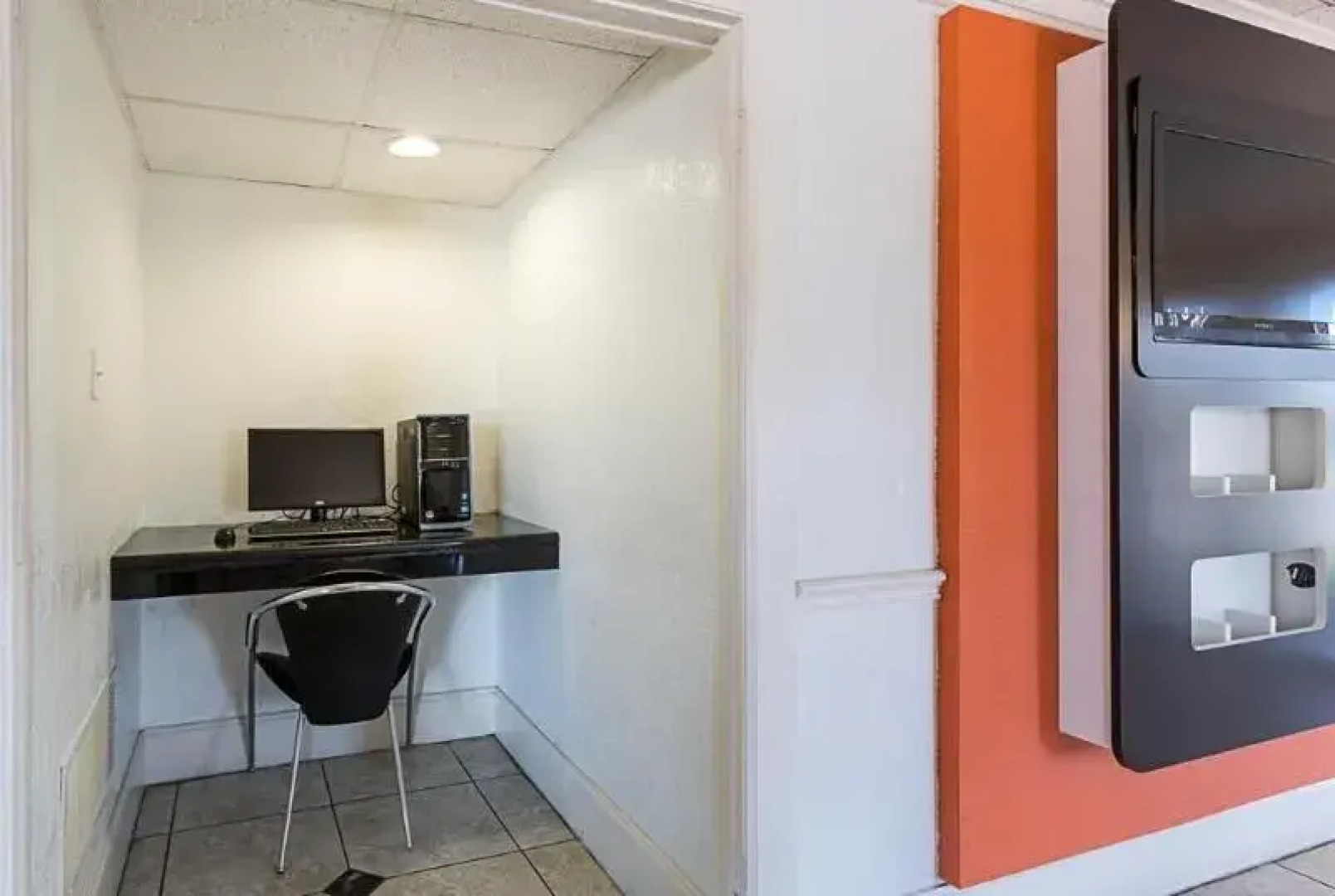 Motel 6 North Kirkland