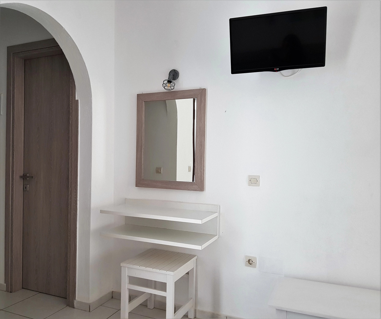 Petros Studios & Suites