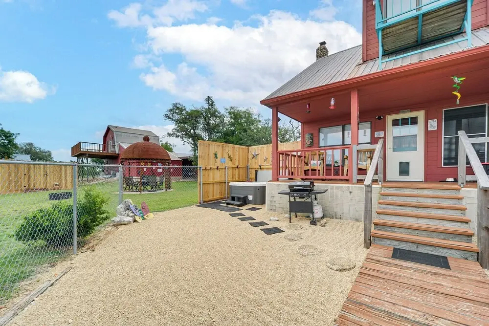 Pet-friendly Fredericksburg Cabin w/ Hot Tub!