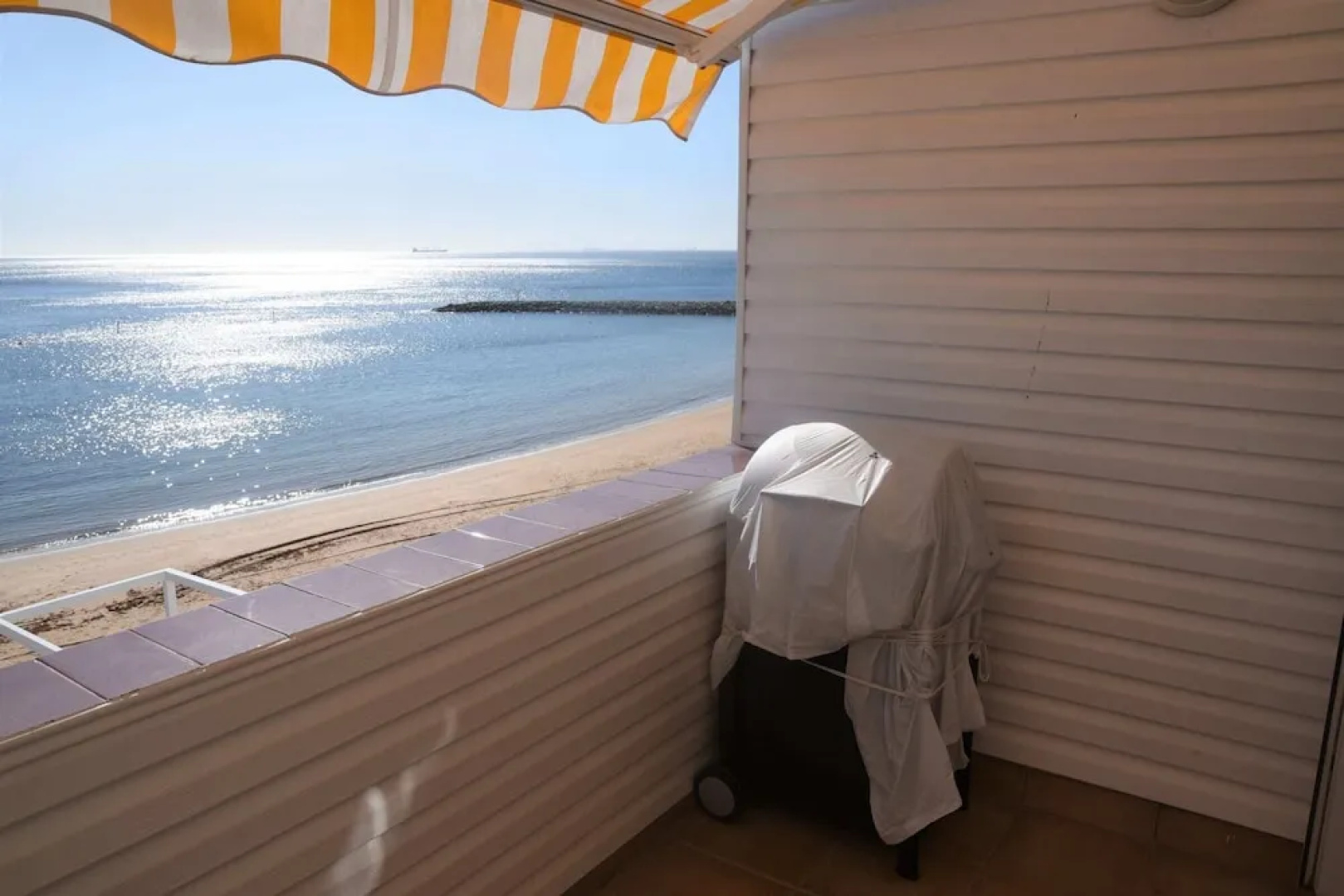 Peaceful Beachfront Apartment