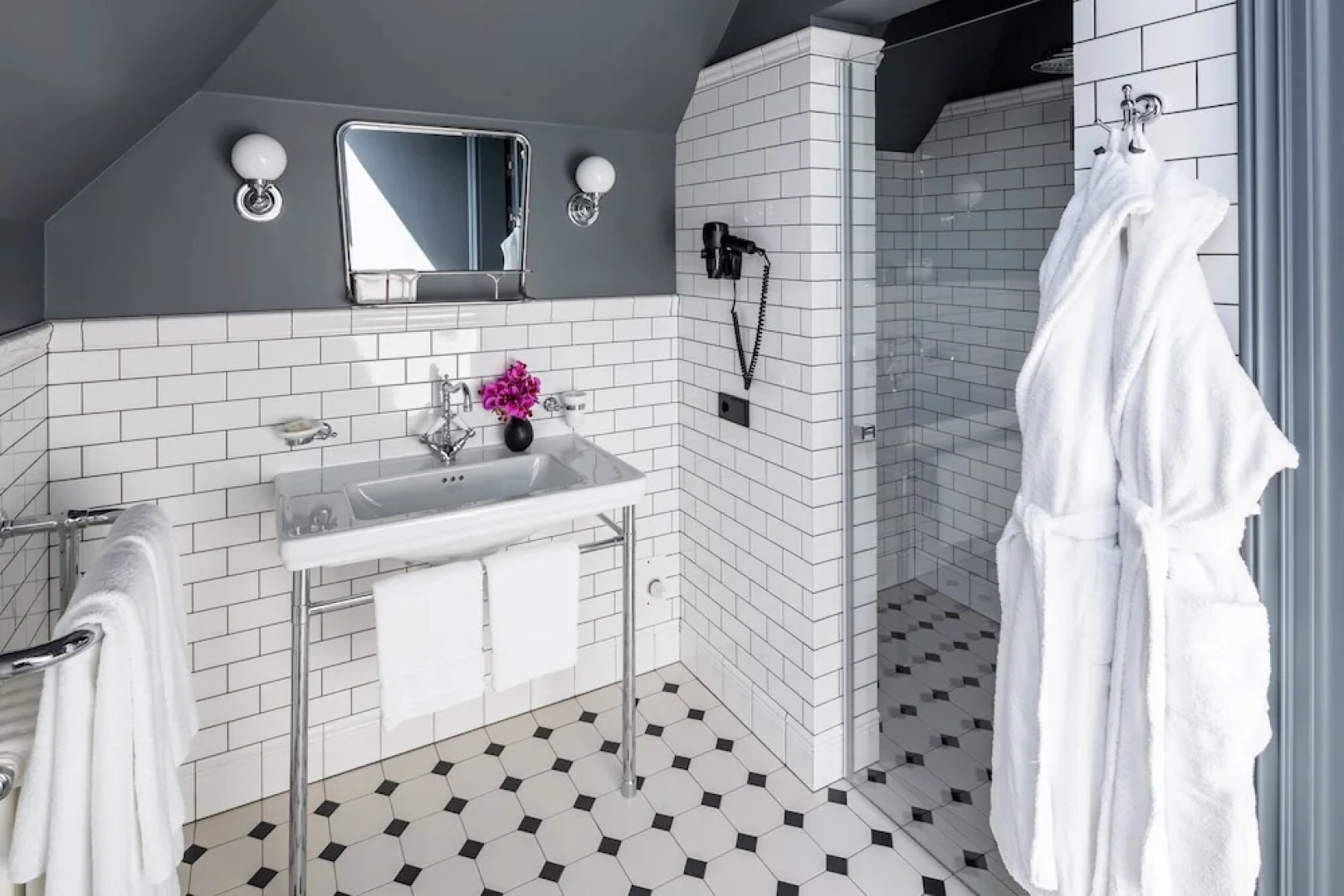 Отель Lion’s Castle