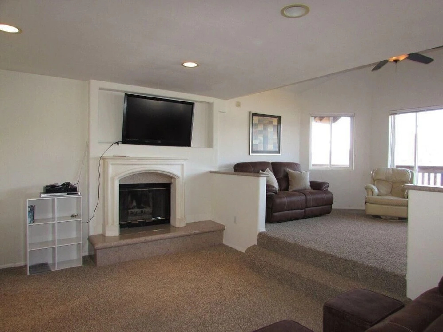 032 - Lakefront Village Escape