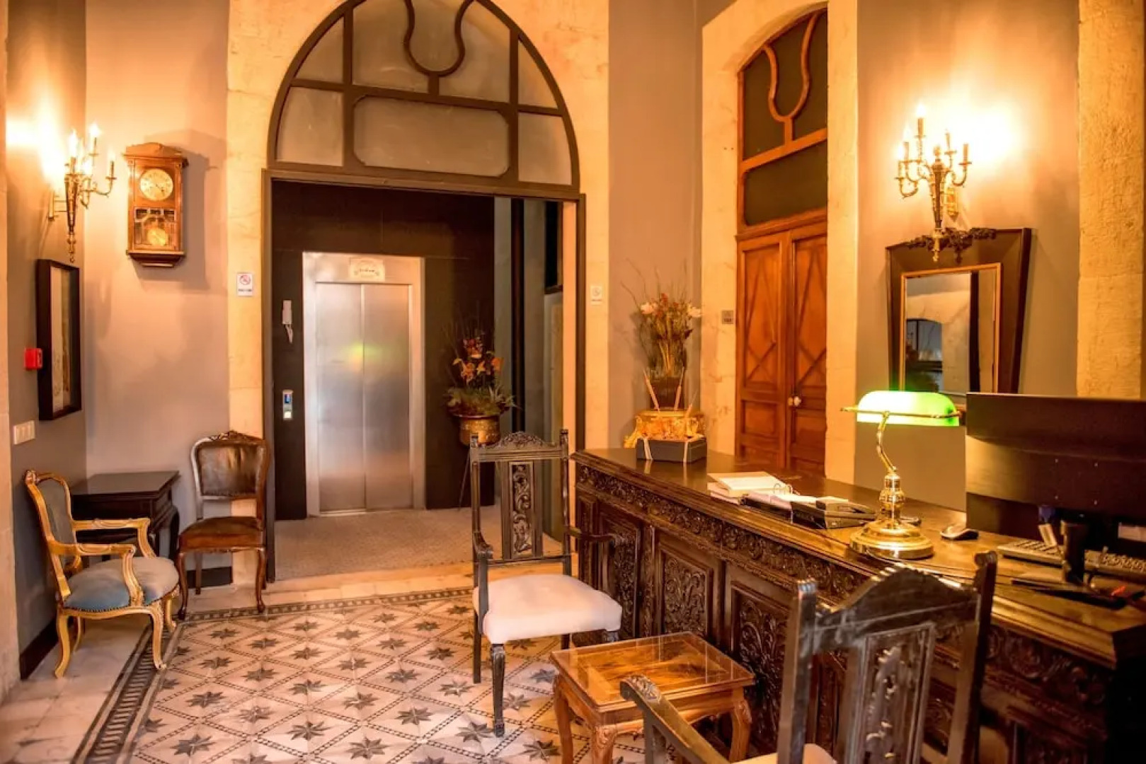 Li̇wan Deluxe Hotel