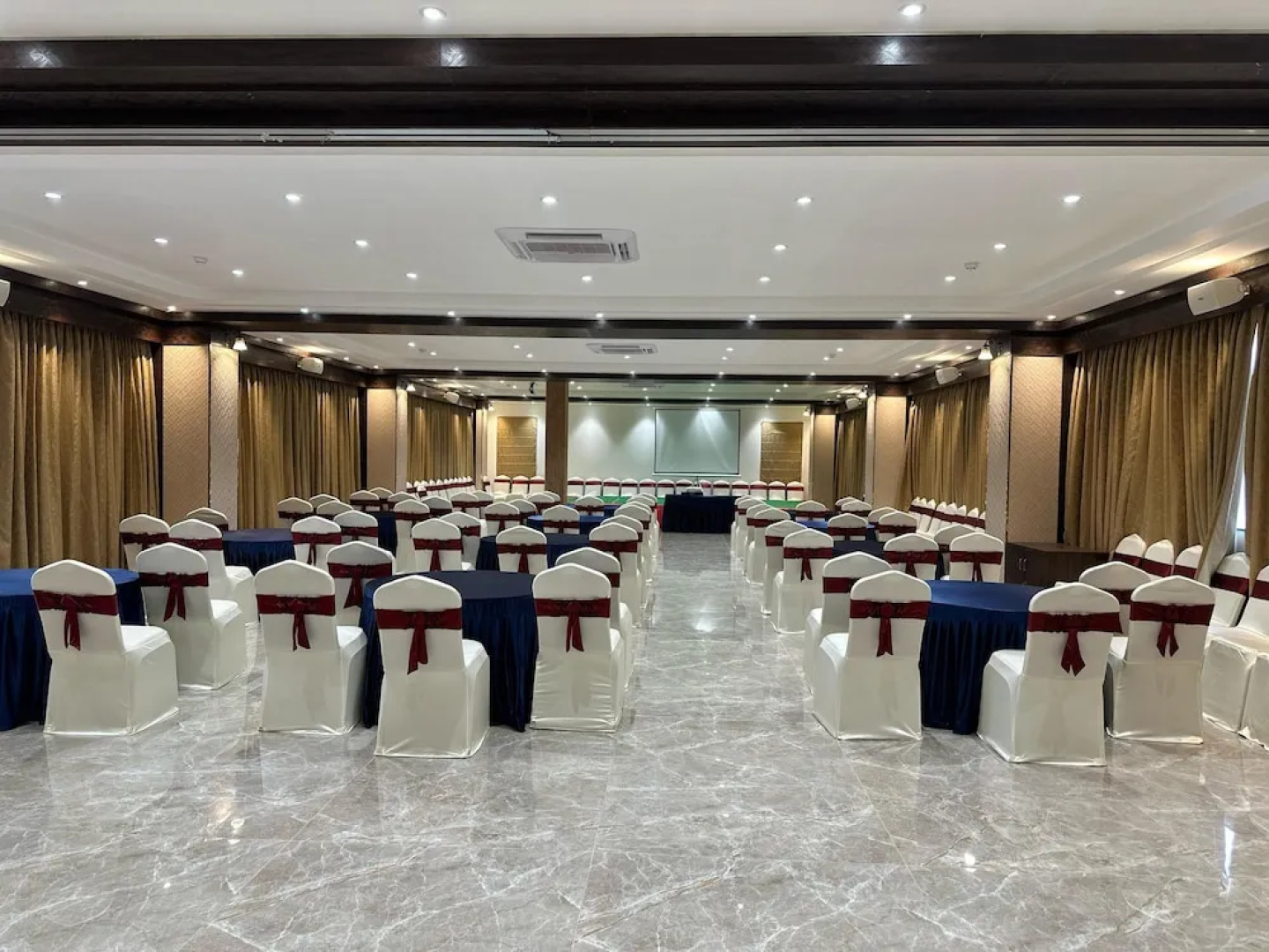 Monday Hotels Amalapuram Heights