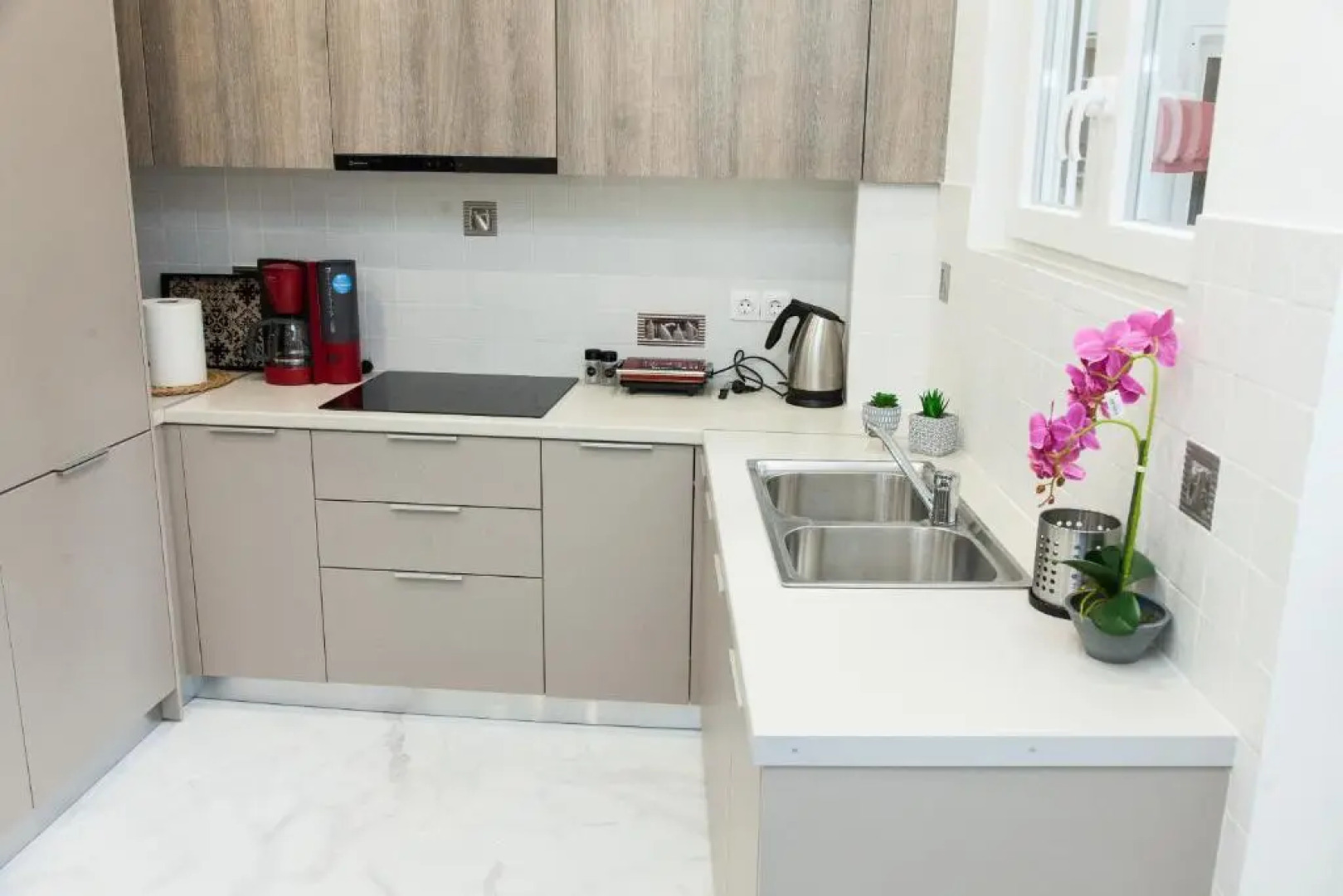 Modern 3-bedroom Apartment Next to Koridallos square