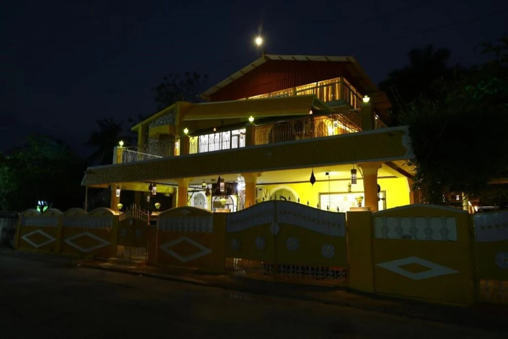 Royal House And Park