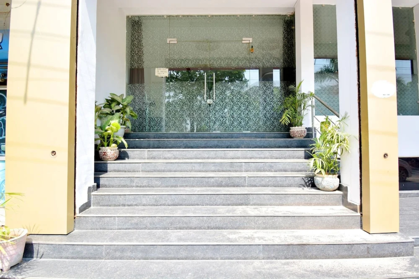 The Meridien by OYO Rooms