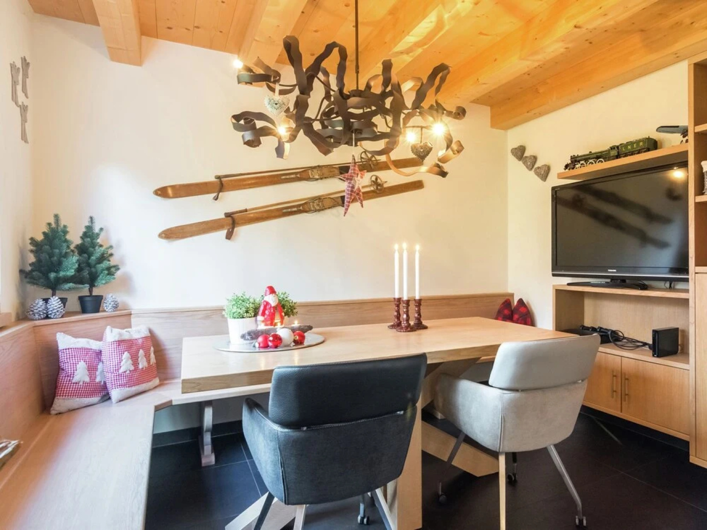 Chalet in Piesendorf with Sauna, Hot Tub, Pool, Whirlpool
