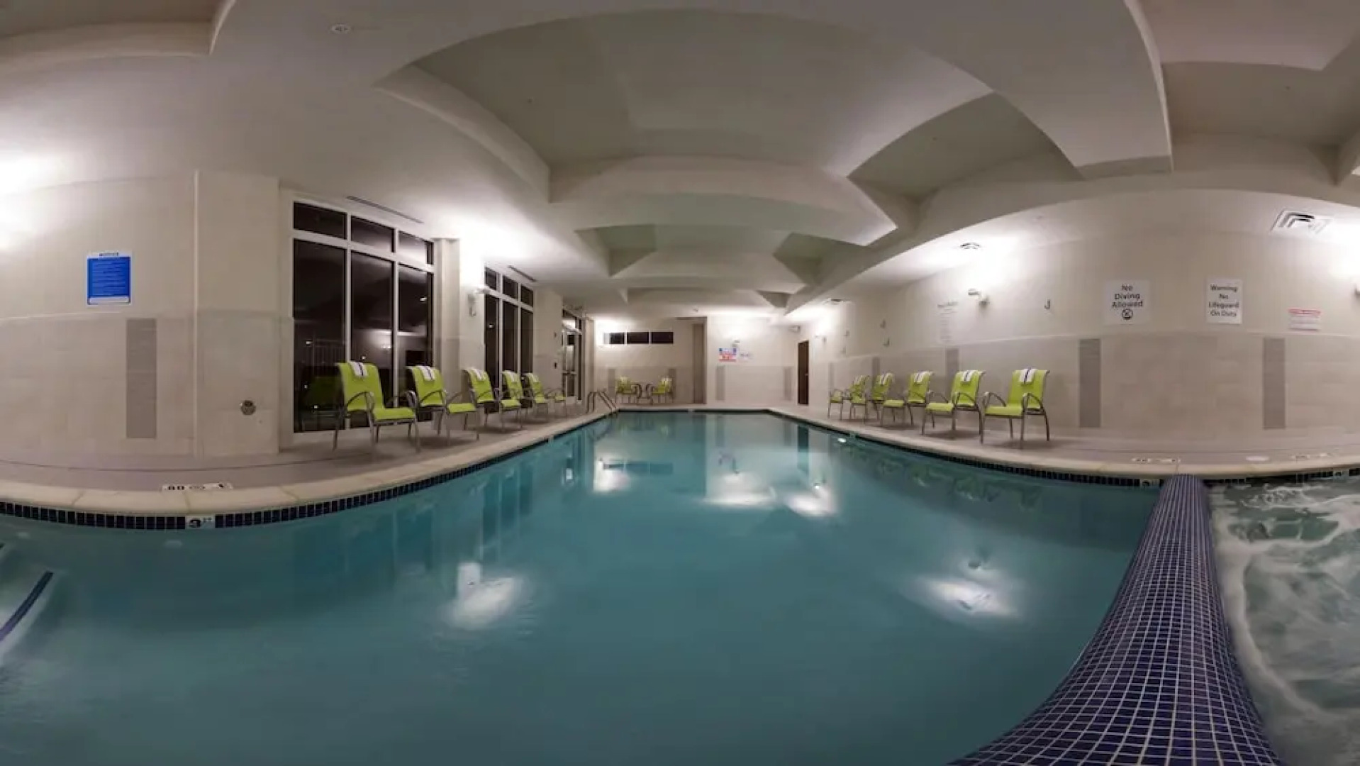 Holiday Inn Hotel & Suites Detroit Metro Airport
