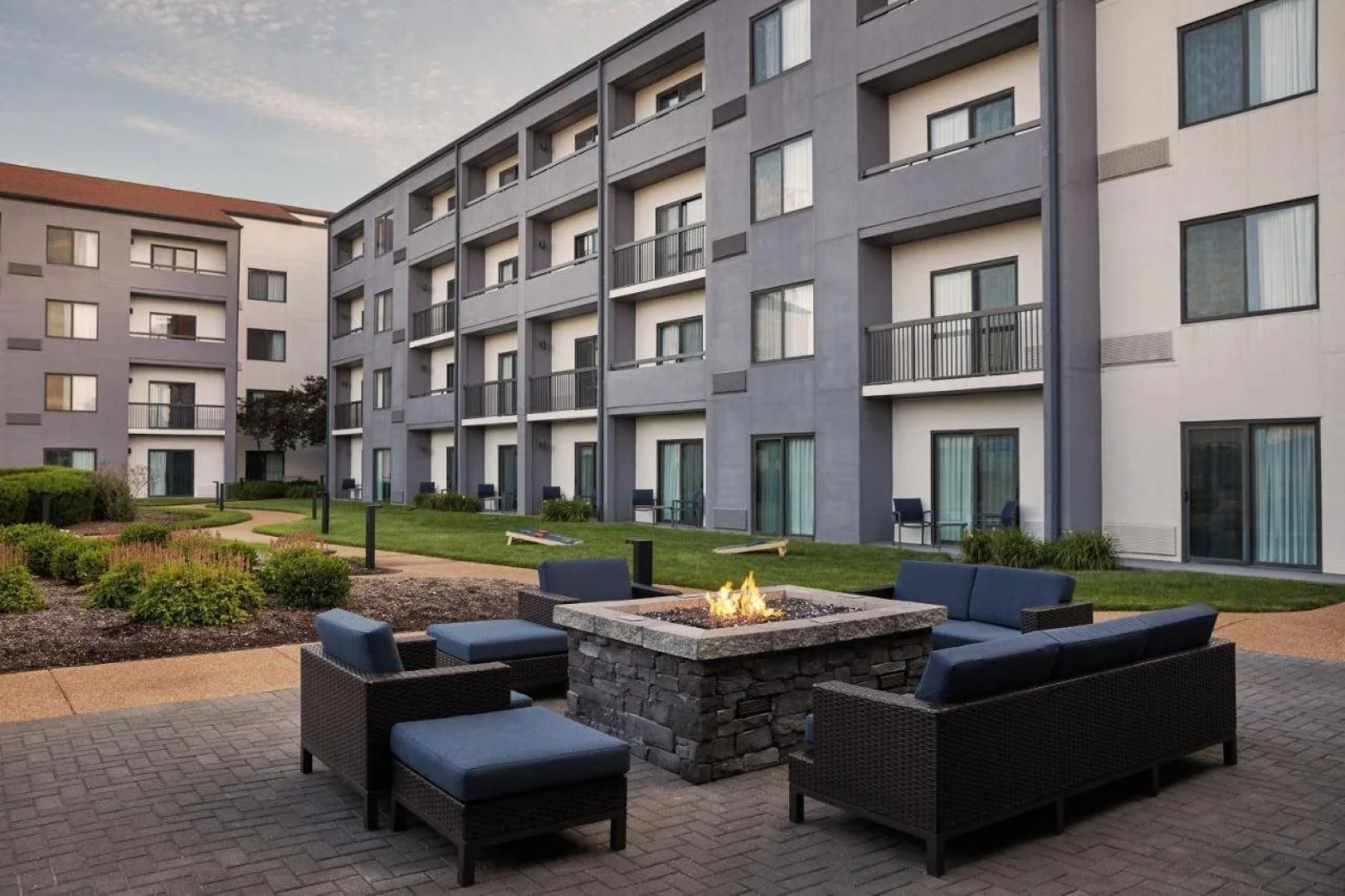 Courtyard by Marriott St. Louis Downtown West