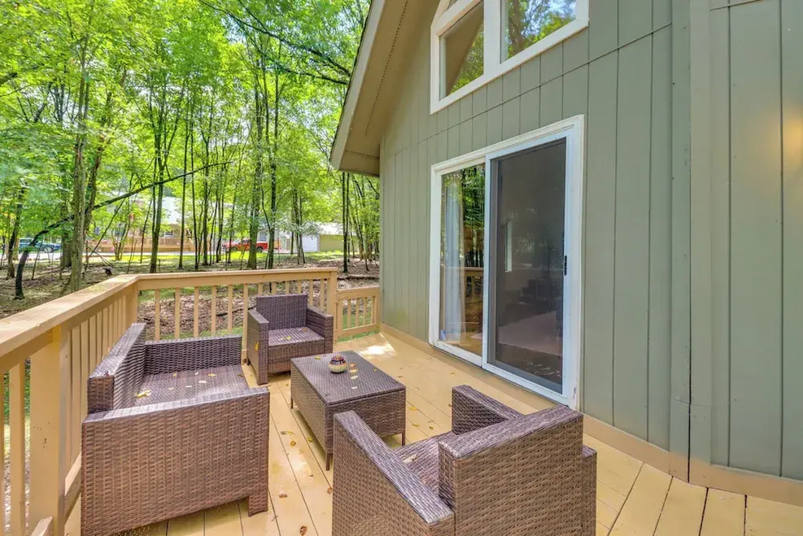 Deck, Fire Pit & Pool Access: Pennsylvania Home!