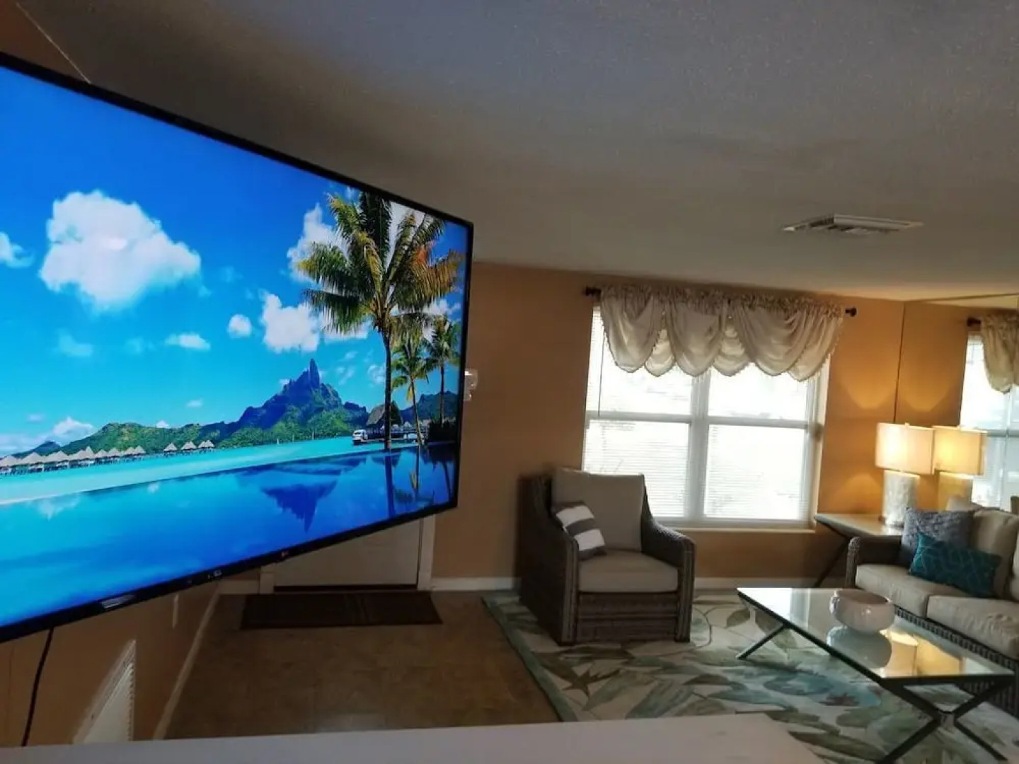 Newly Renovated Pool and Lake Dream Home