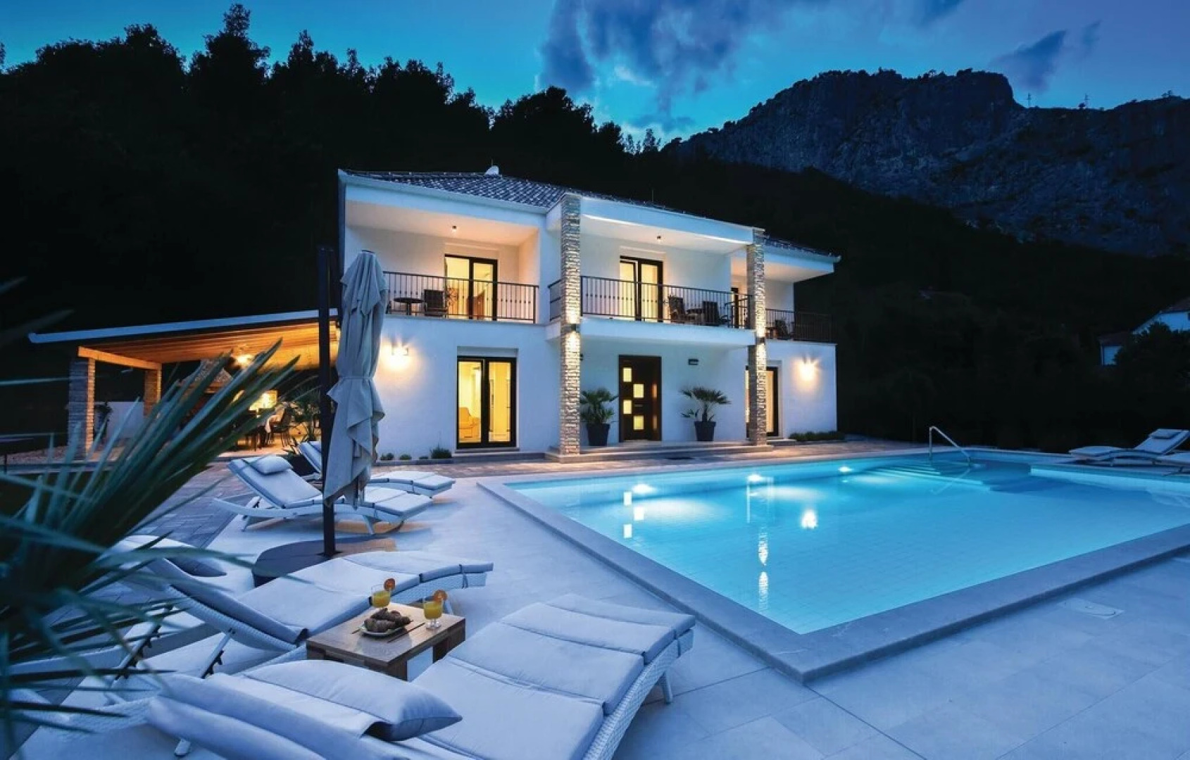 Amazing Home in Omis with Hot Tub, Sauna & WiFi