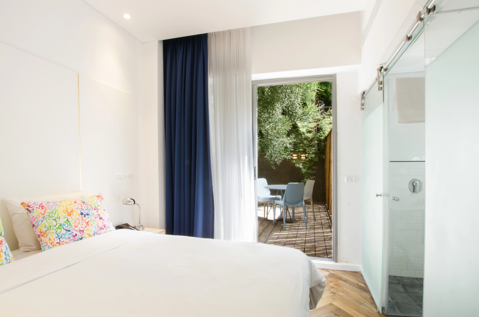 Sea Side by Zvieli Hotels