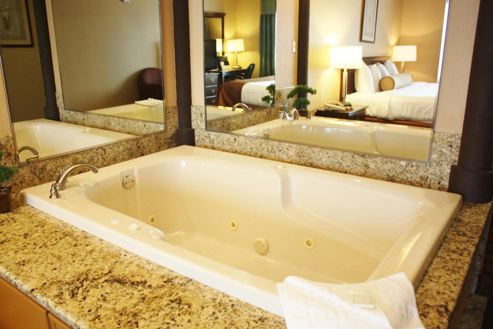 Best Western Inn & Suites Merrillville