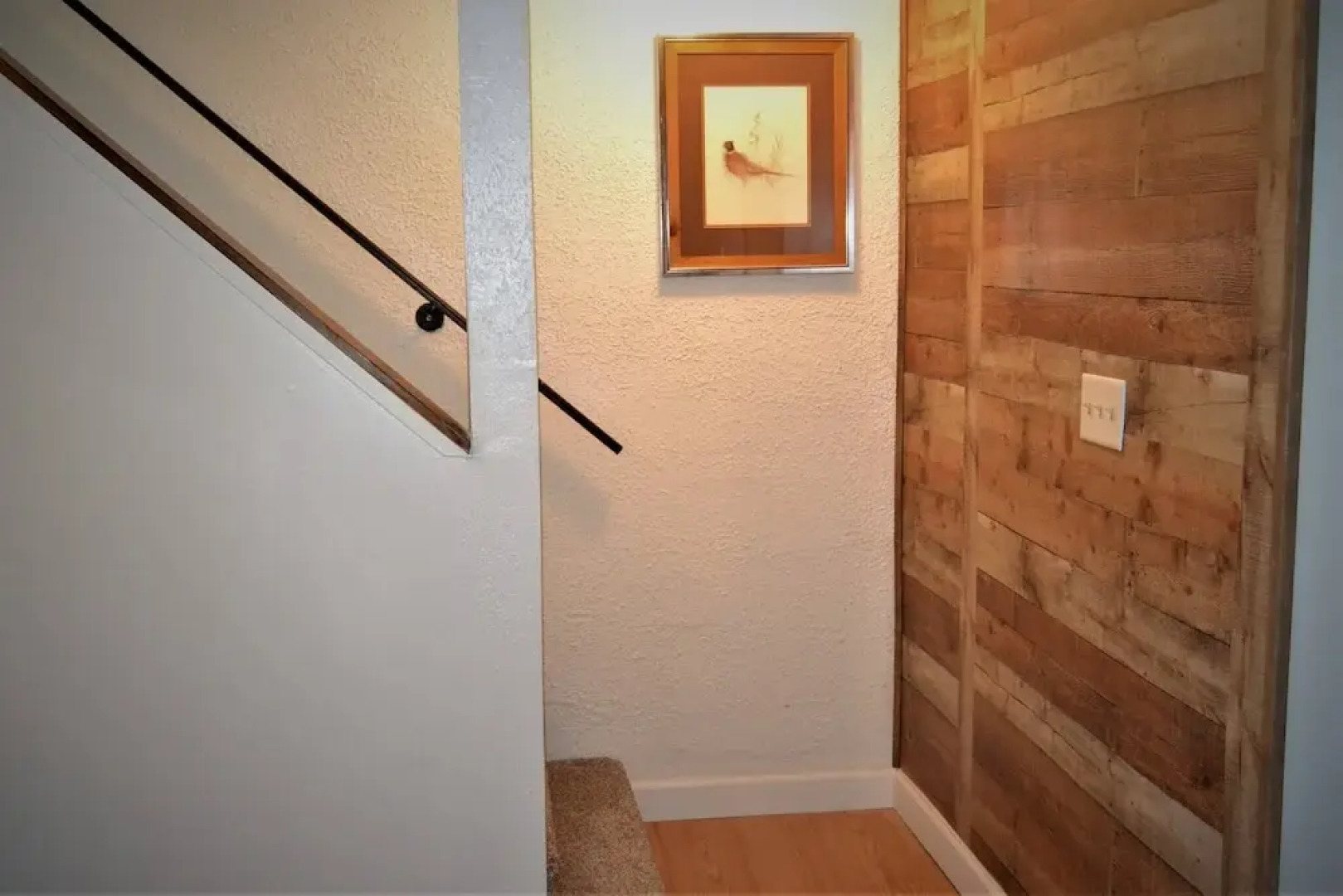 Urbana the Charming Well-lit two Bedrooms Apartment