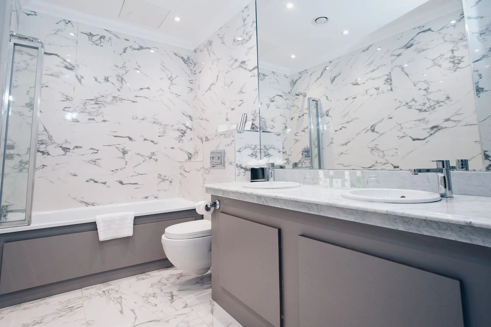 County Hotel & County Aparthotel Newcastle