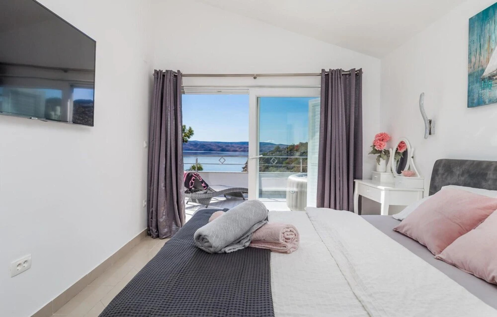 Amazing Home in Cesarica with Outdoor Swimming Pool, Hot Tub & 5 Bedrooms