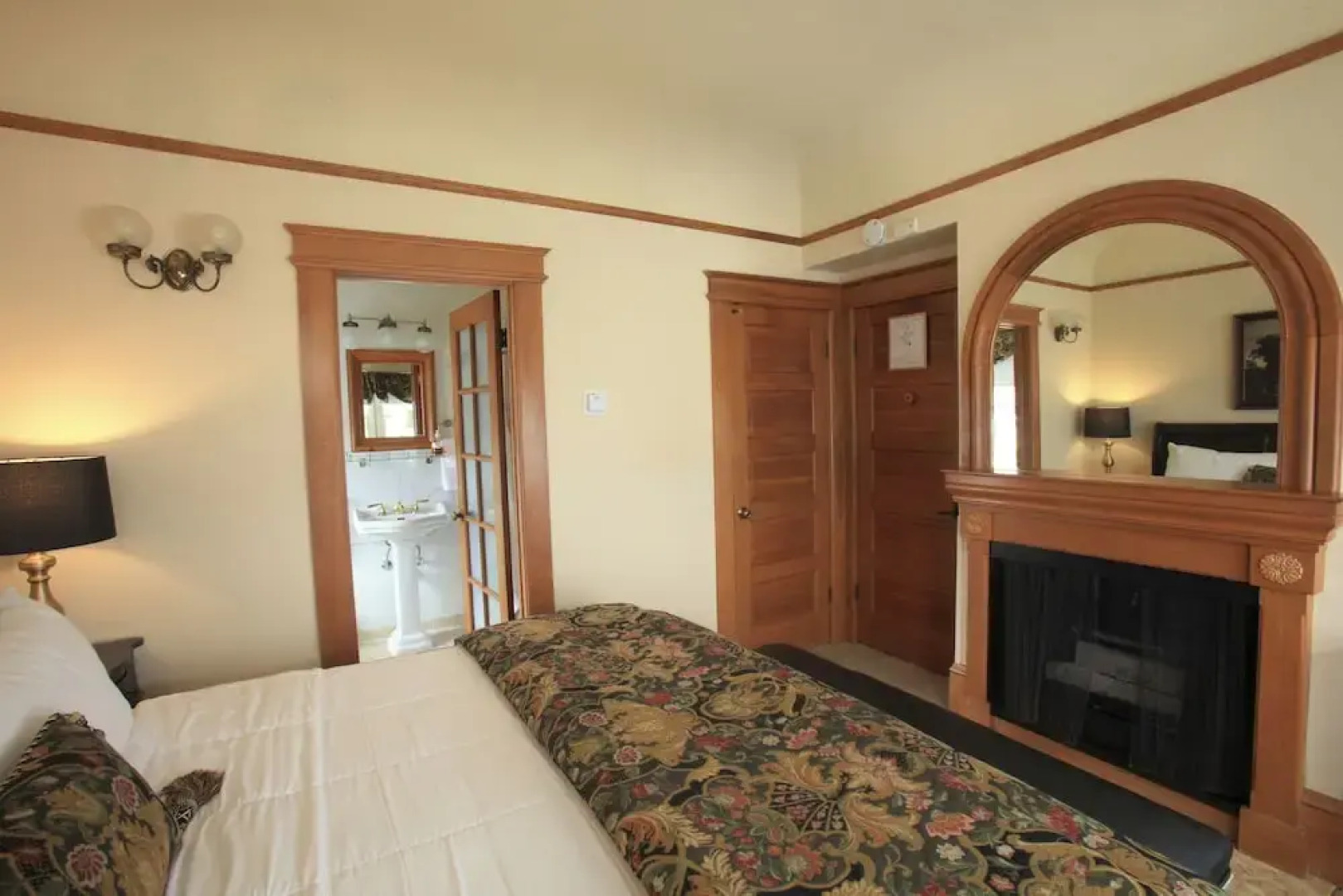 The Charles Pacific Grove - Artfully Designed Inclusive Inn