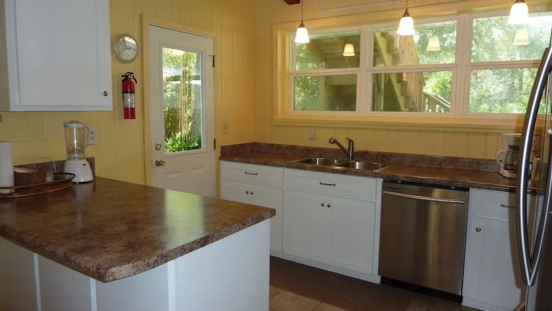 Cottage BY THE SEA - Unit A by Jekyll Realty