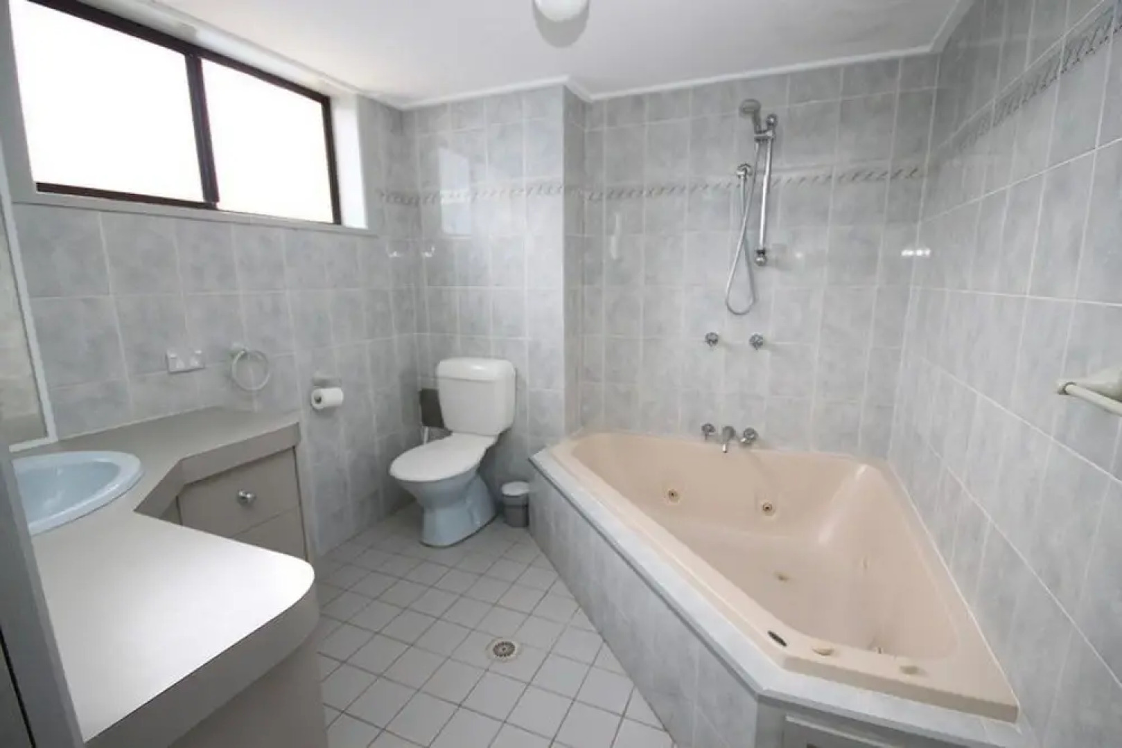 Shoreline Six With Ocean Views To See The Whales