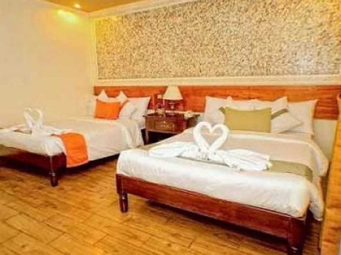 Farmhouse Hotel & Cafe