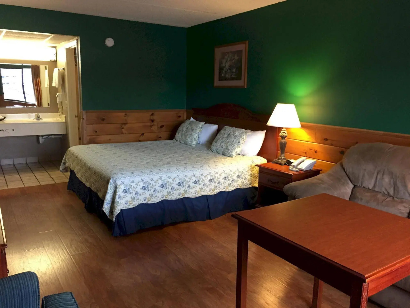 Mountain Breeze Motel