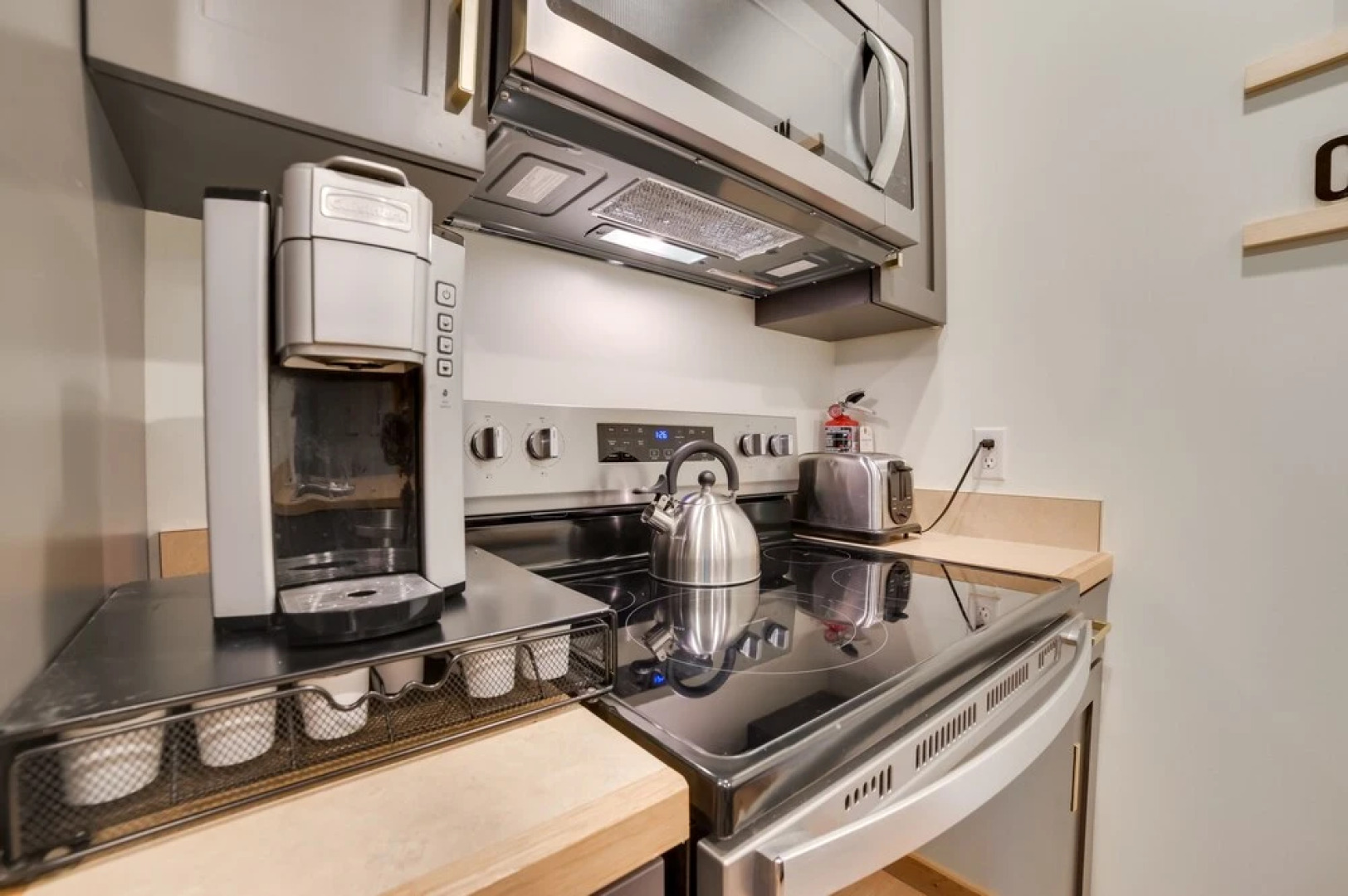 Modern Bellaire Condo: Pool Access, Near Skiing!