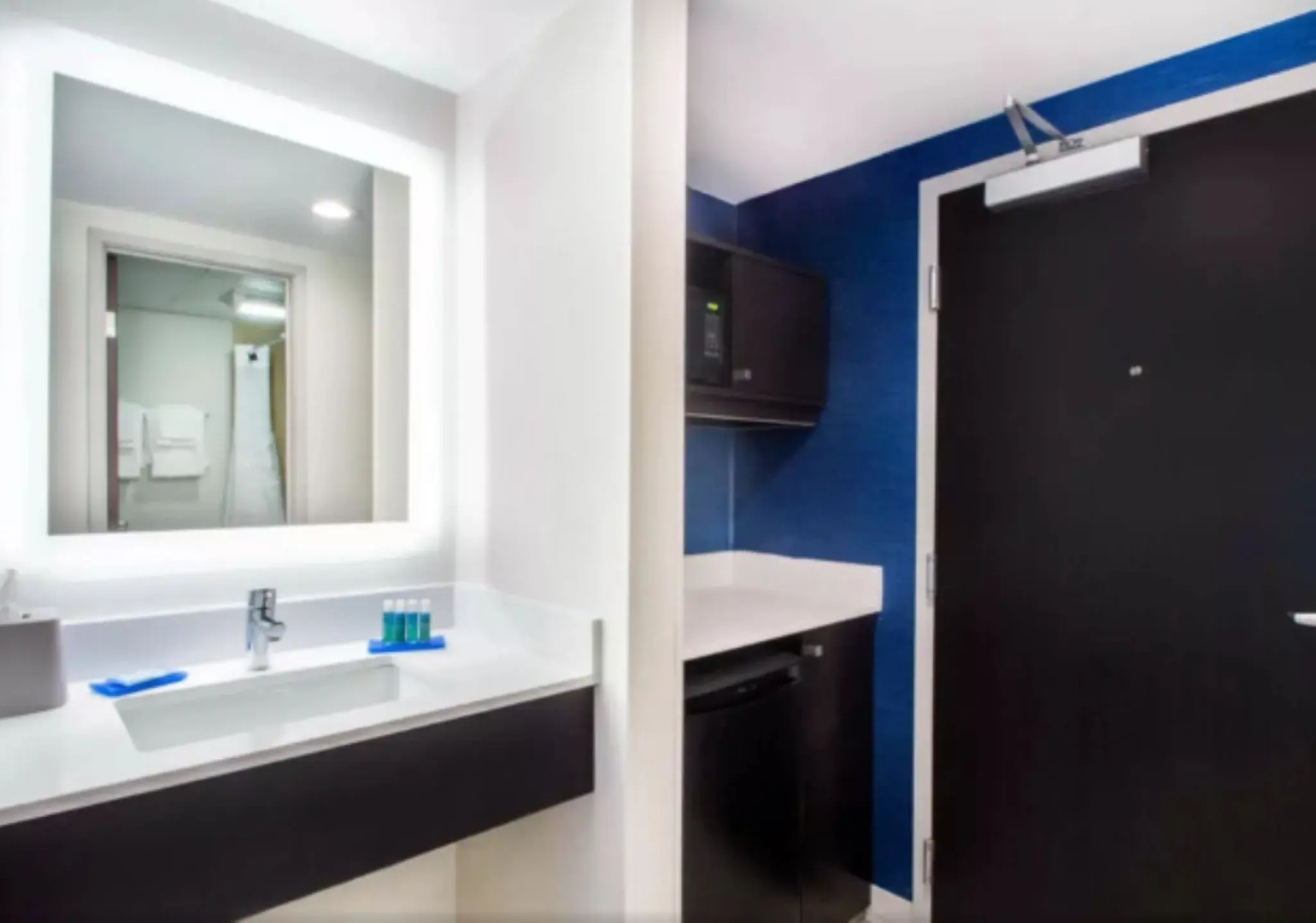 Holiday Inn Express and Suites Albany Airport- Wolf Road by IHG