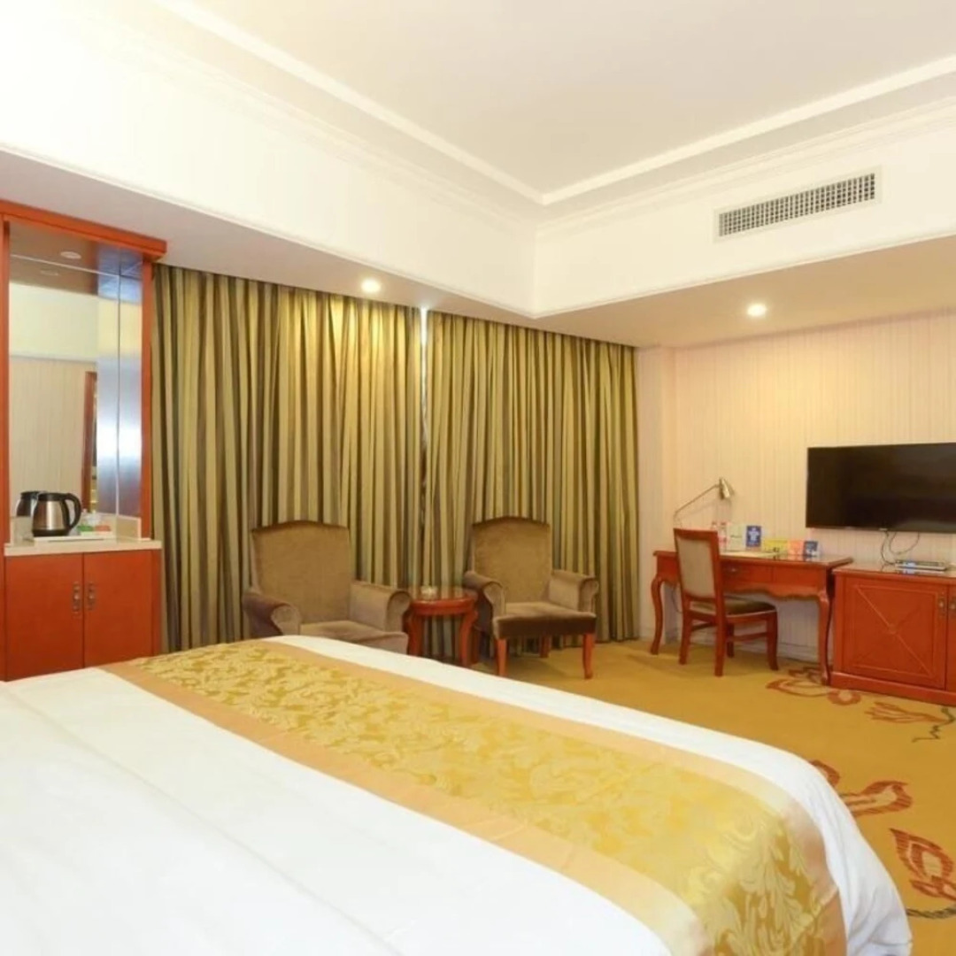 Vienna Hotel Guigang Central Square