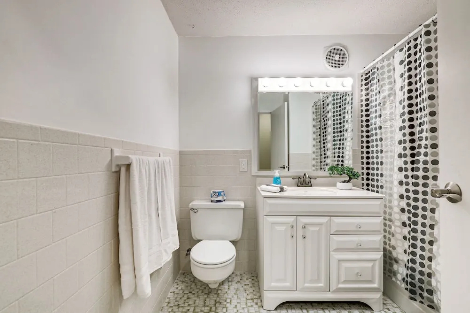 Pool & Game Room: Spacious Brandon Home