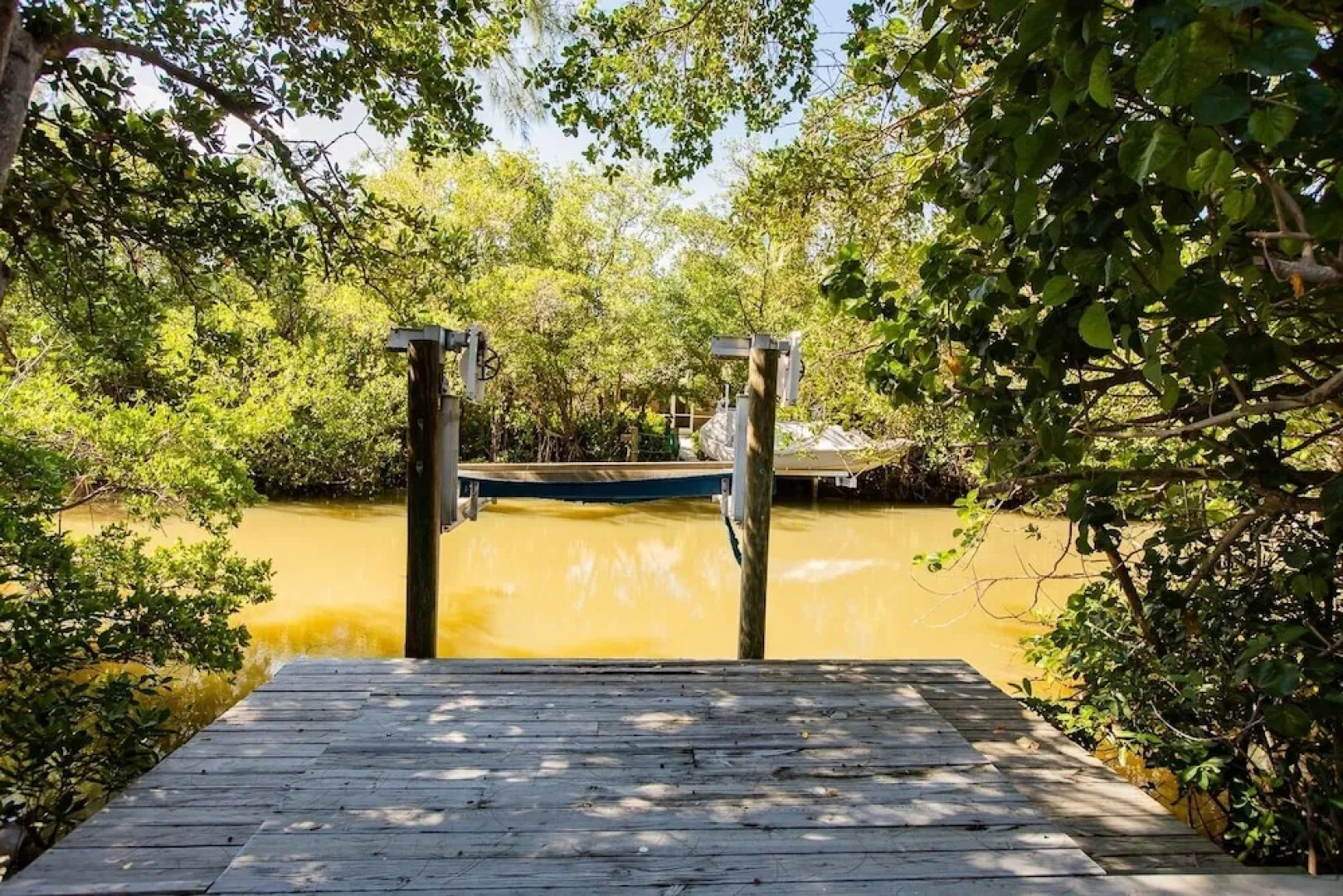 Santiva Splendor Canal Front - The Perfect Island Retreat! 3 Bedroom Home