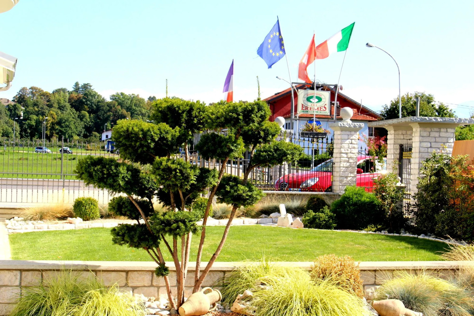 Eremes Rooms & Apartments