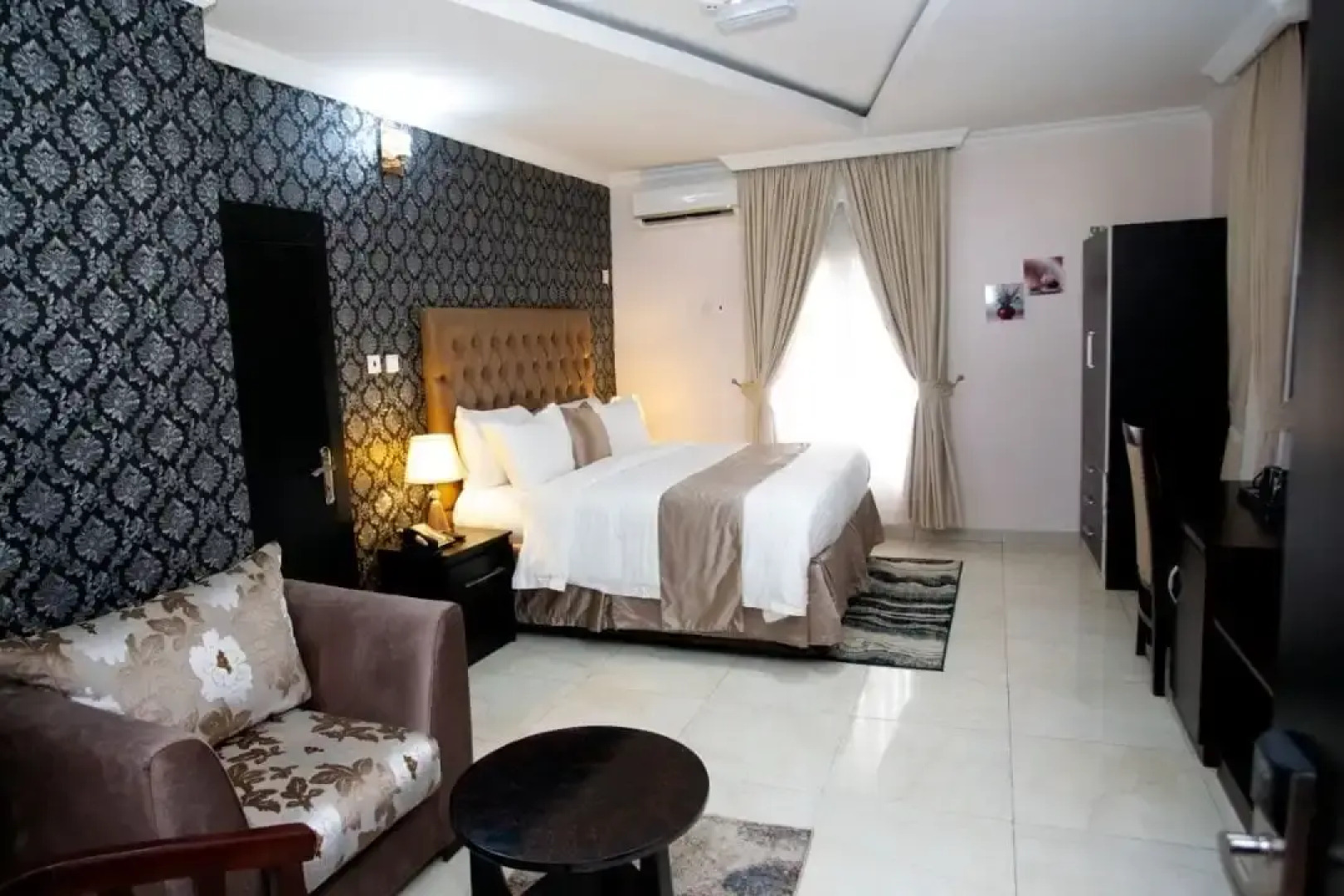 Sparklyn Hotels & Suites