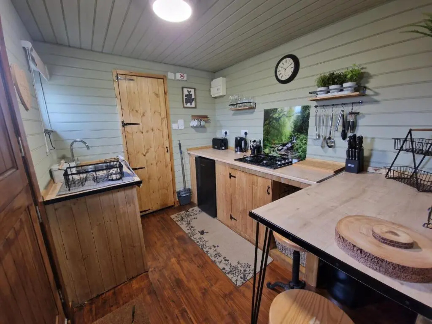 Stunning 1-bed Shepherd hut