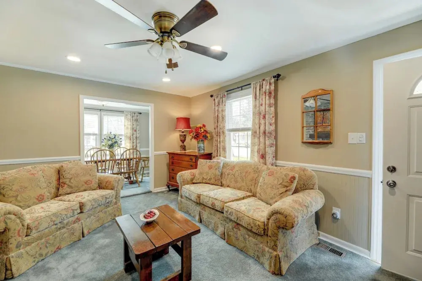 Charming New Bern Cottage w/ Grill & Fire Pit!
