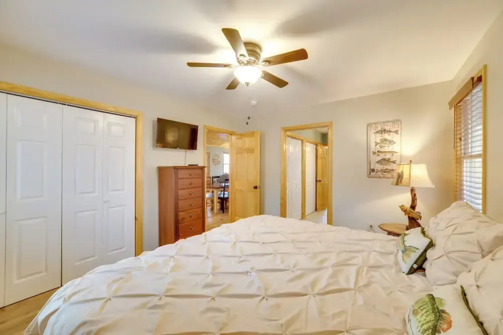 Cozy Waverly Cabin w/ Fireplace & Deck!