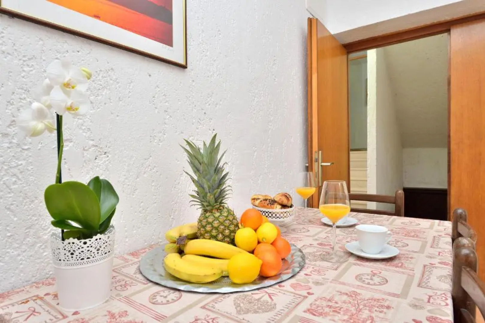 Beachfront Skoblar Holiday Home with Seaview