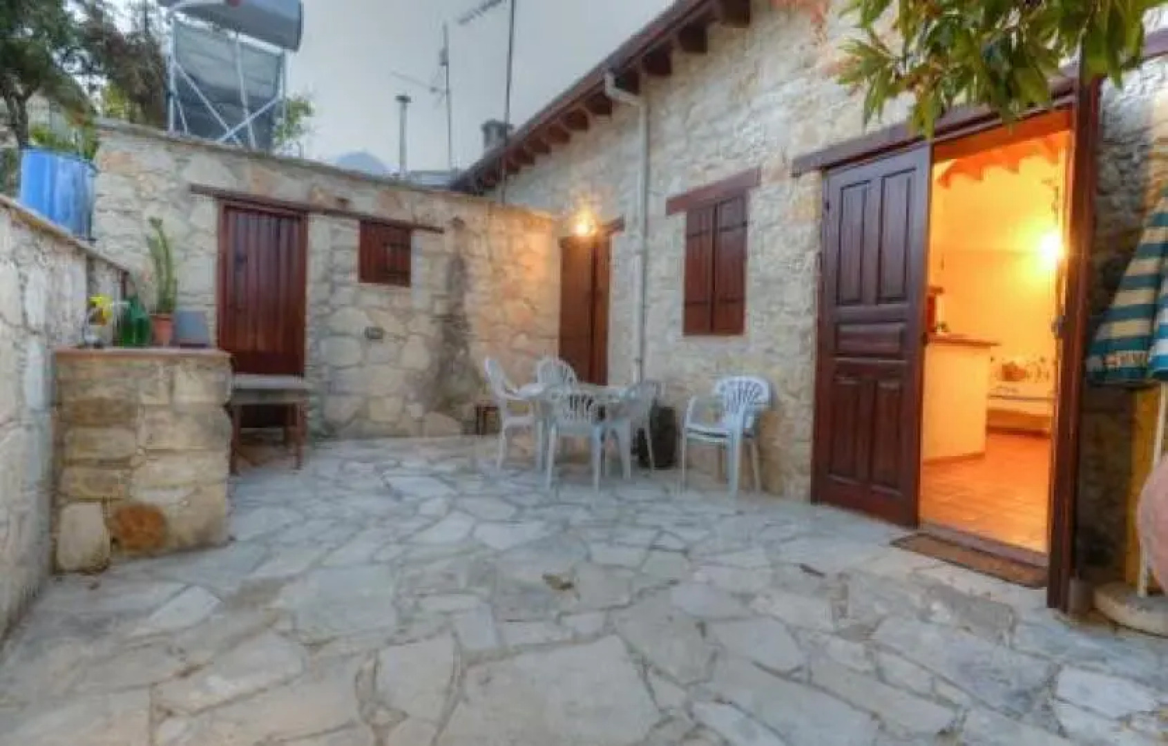 Guest House 2 Bedrooms 1 Bathroom Lofou