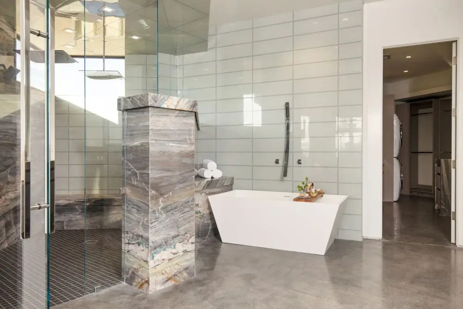 Oasis Del Sol by AvantStay Pool, Hot Tub, Views, Outdoor Dining, Open Spaced Living Area