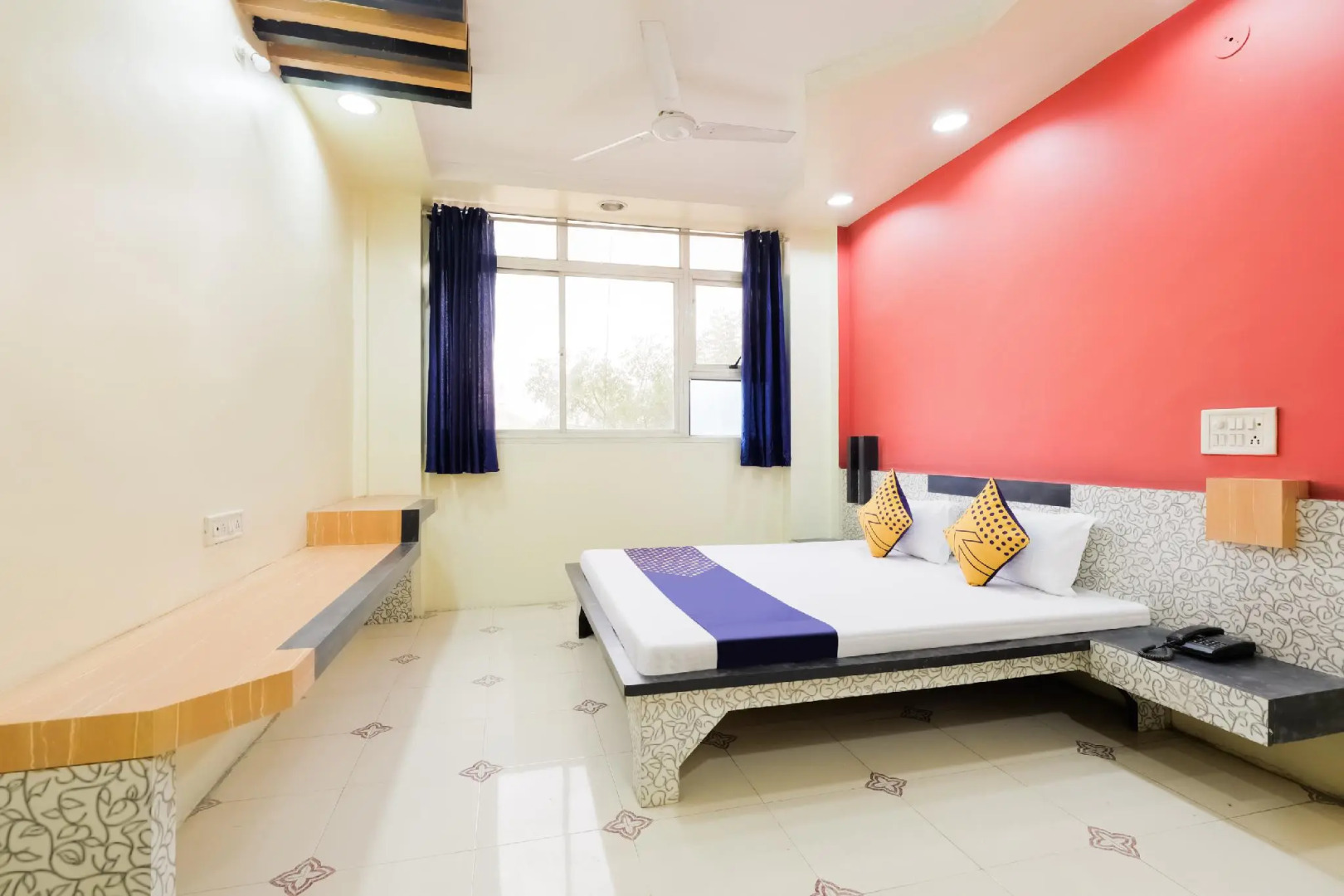 SPOT ON 62975 Hotel Harshdeep