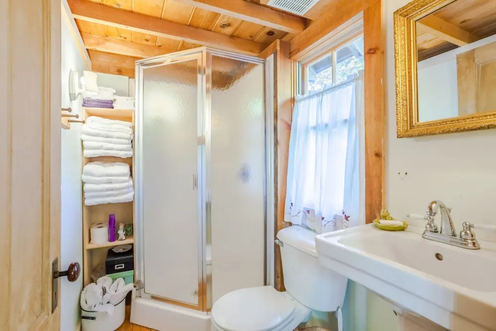 19 Hill Road Home 5 Bedrooms 2 Bathrooms Home