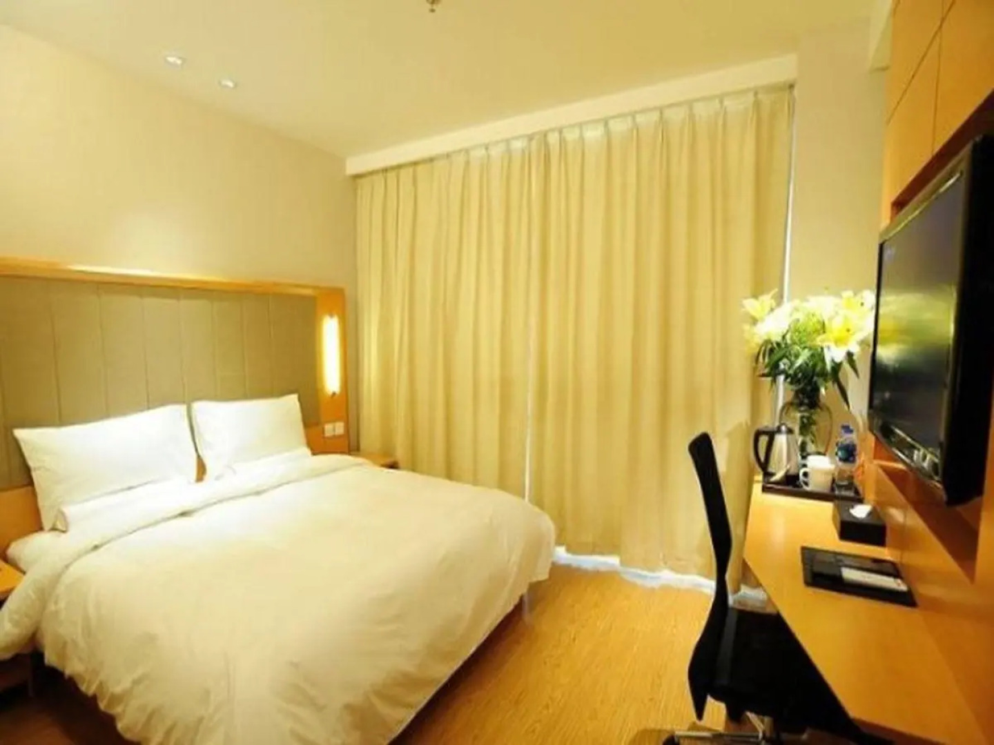 JI Hotel Wuhan Guanggu Plaza