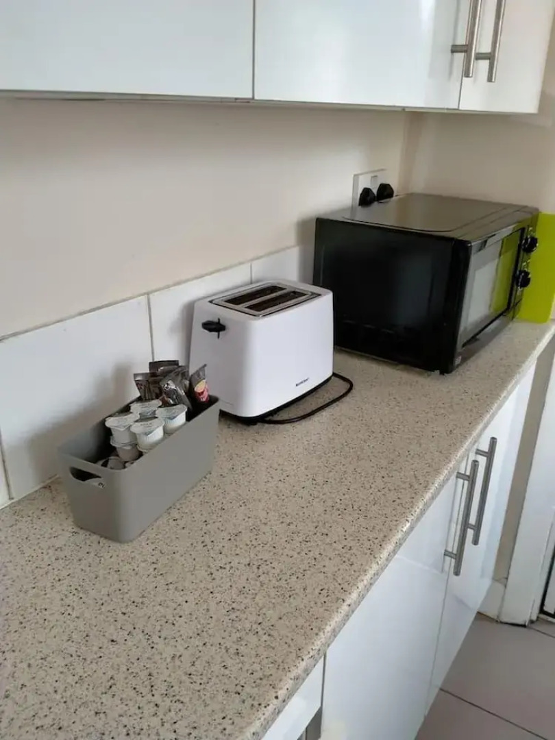 Spacious 3bed House in Walsall With Parking Onsite