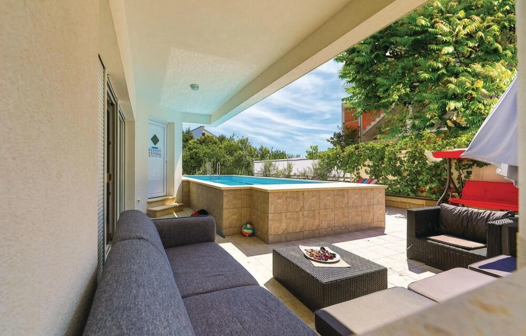 Beautiful Apartment in Kastel Stari With 3 Bedrooms, Outdoor Swimming Pool and Sauna