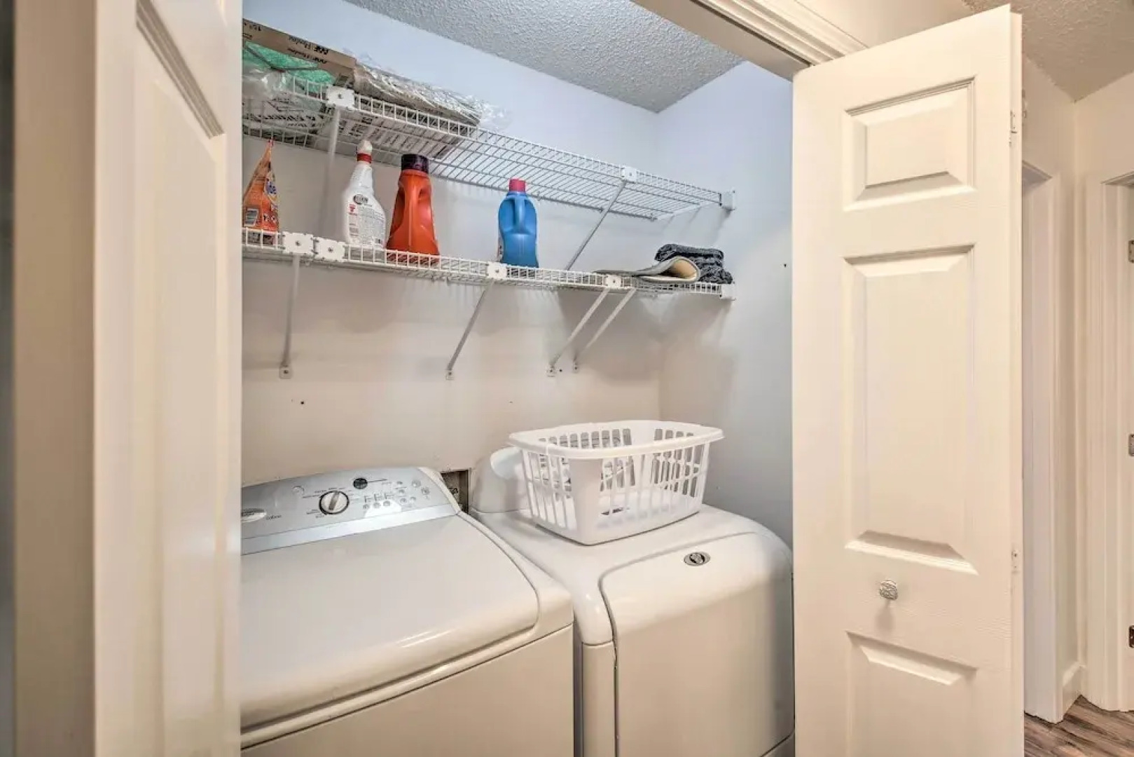 15 Mi to Hot Springs Nat'l Park: Home w/ Fire Pit!