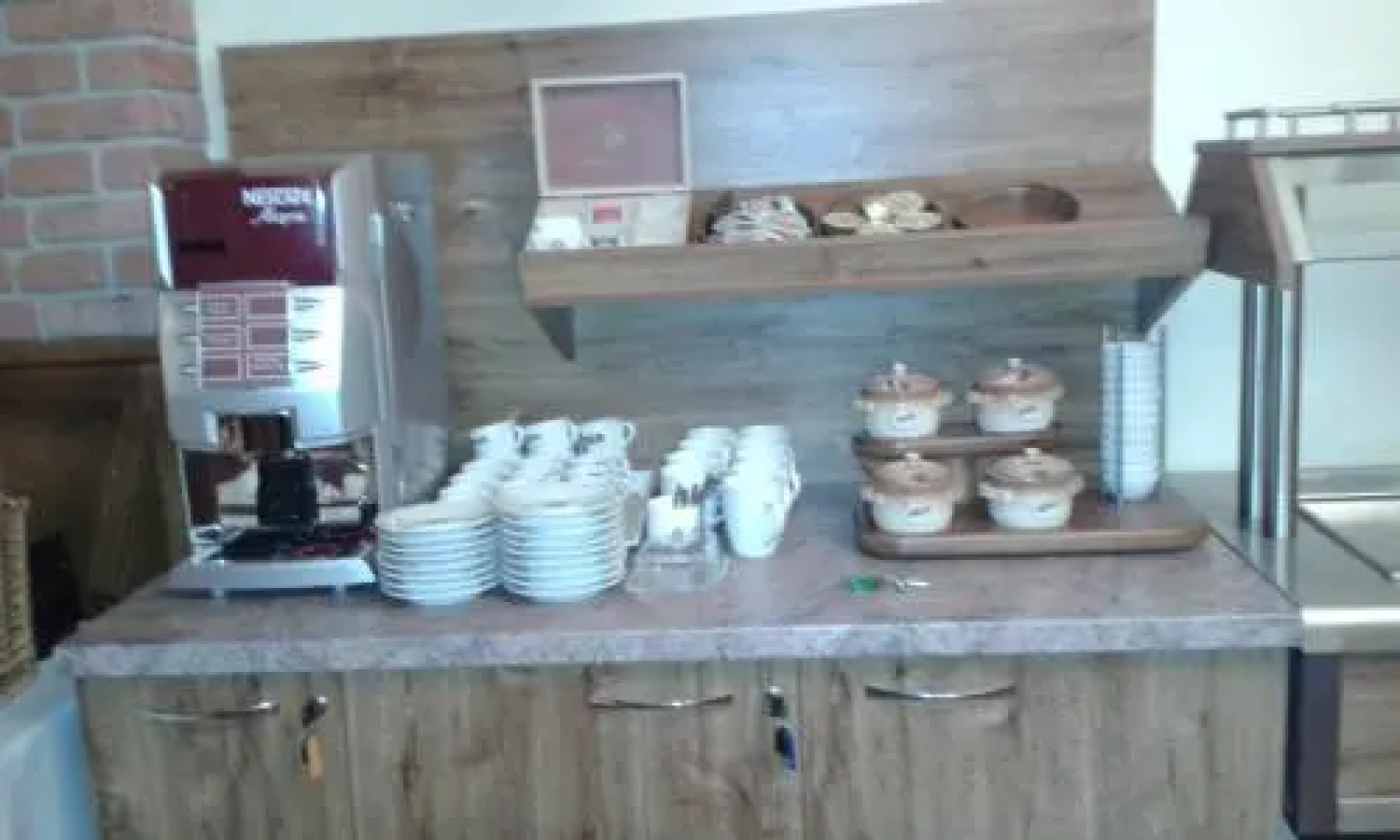 Country Saloon Belá