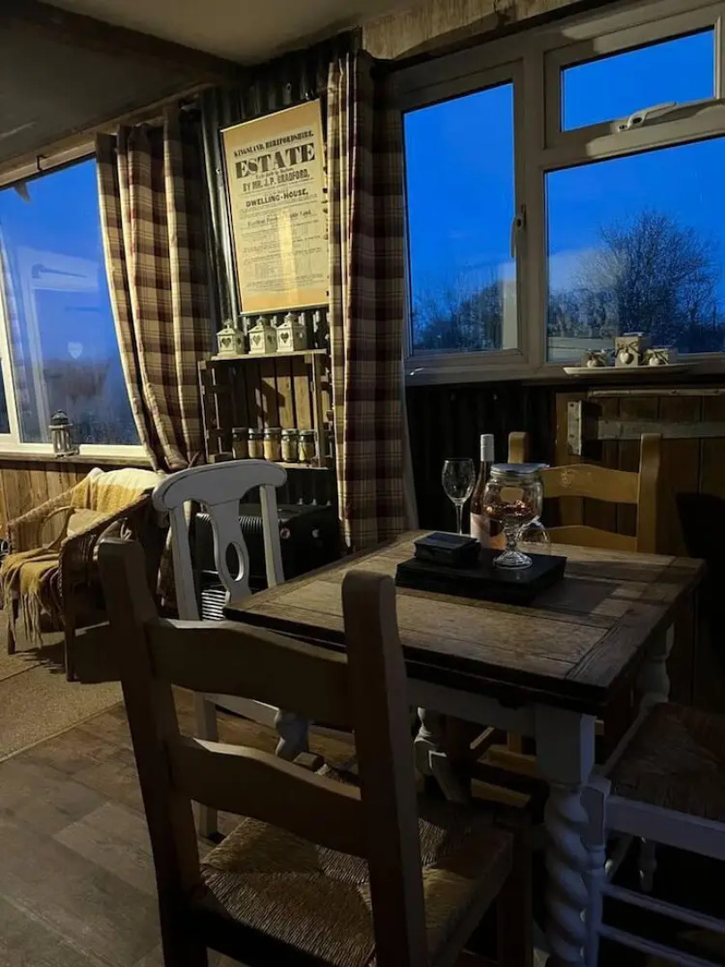 Bridie Rose - hot tub Extra Charge Exotic Animals