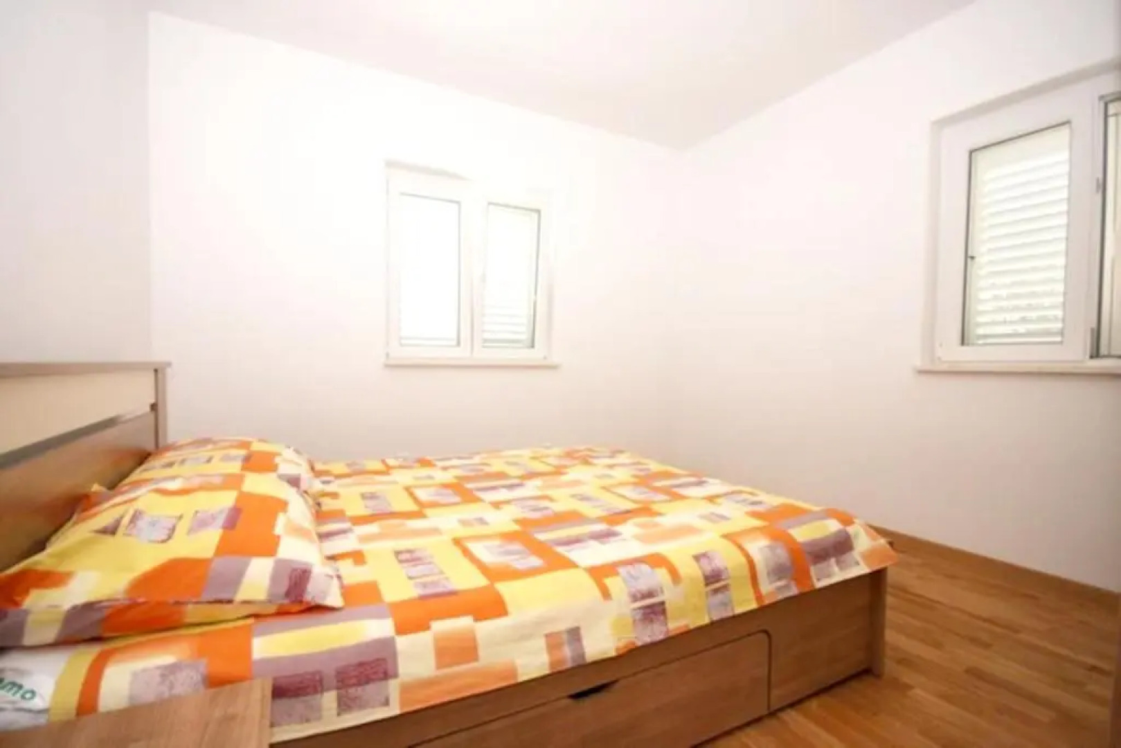 Apartment with 3 bedrooms in Zrnovo with wonderful sea view shared pool furnished balcony 80 m from the beach