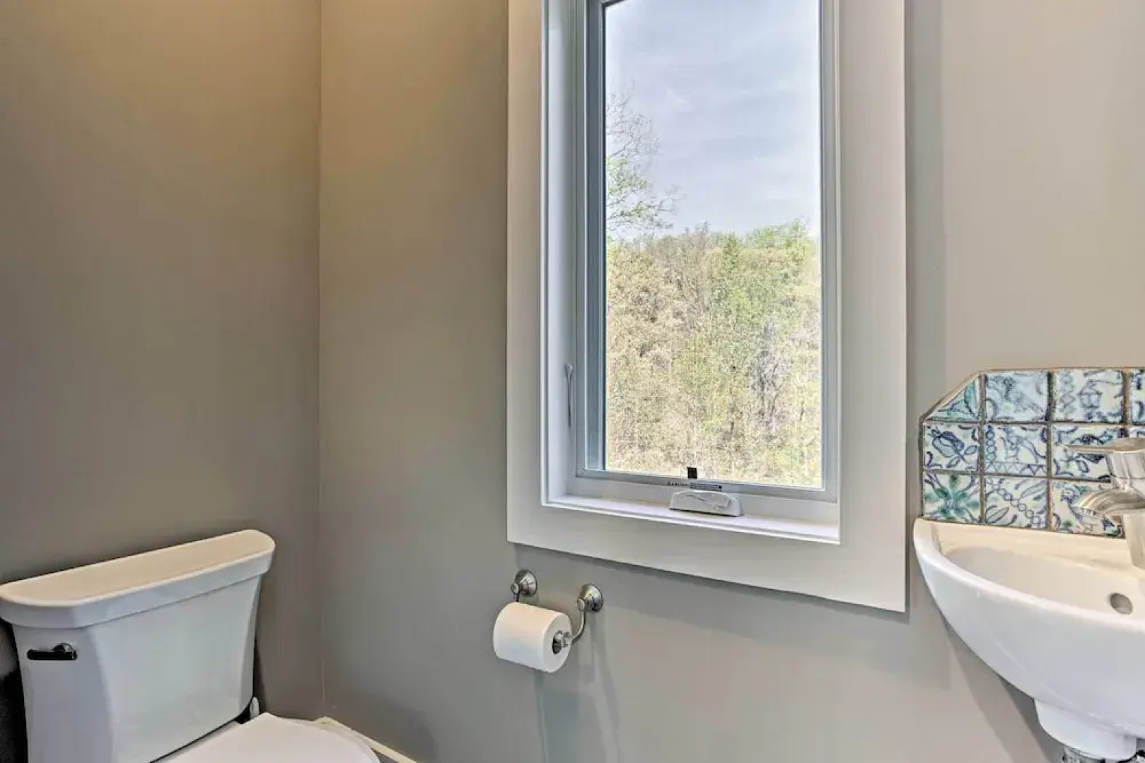 Enchanting Tryon Home w/ Hot Tub ~ 14 Mi to Tiec!